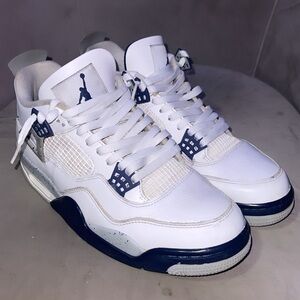 size 11 midnight navy go for around 310 right now. offer some‼️ I am negotiable